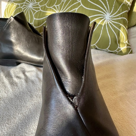 Coclico Arne Leather Bootie - Picture 4 of 9